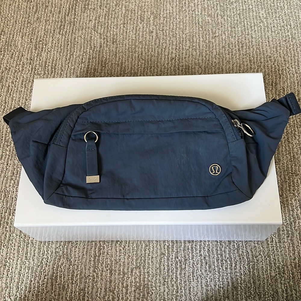 Lululemon waist bag Slate color